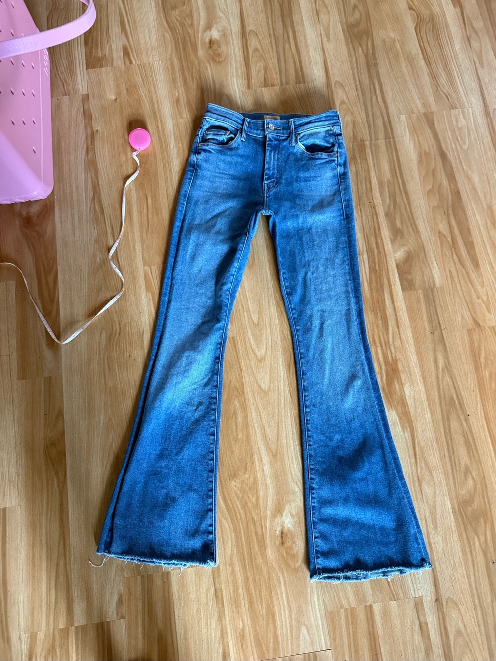 Awesome Mother Denim The Weekender Fray Jeans in A Groovy Kind of Love - Sz 26